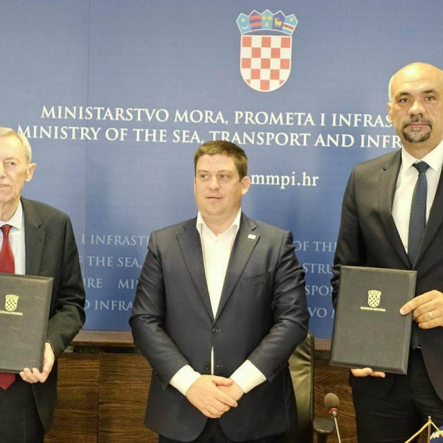 &lt;p&gt;Oleg Butković uručio je danas županu Jeliću Ugovor o sufinanciranju javne usluge u cestovnom prijevozu putnika.&lt;/p&gt;