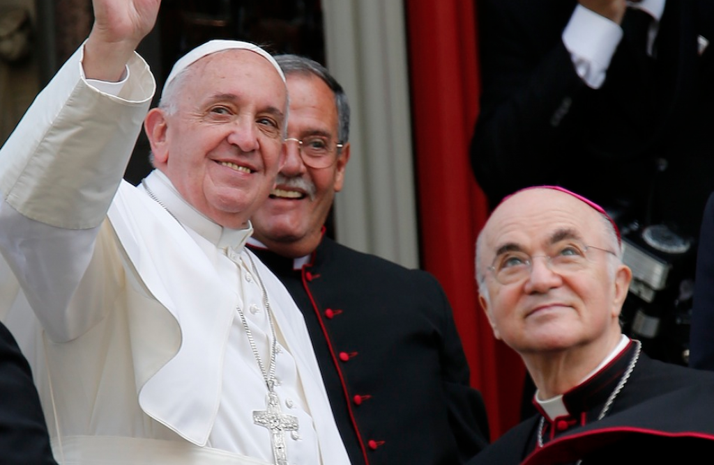 &lt;p&gt;Papa Frane s nuncijem Viganòom tijekom Papina posjeta SAD-u&lt;/p&gt;