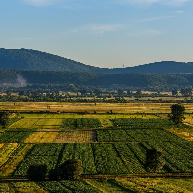 &lt;p&gt;Sinjsko polje najveće je na području Dalmatinske zagore&lt;/p&gt;

&lt;p&gt; &lt;/p&gt;