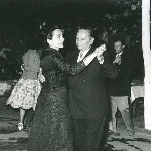 &lt;p&gt;Tito i Jovanka Broz - što je on ”stavio na led”, ona na jednoj proslavi ”odmrzla”&lt;/p&gt;