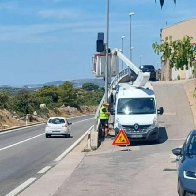 &lt;p&gt;Šibenska policija nastavlja veliku akciju postavljanja kamera za kontrolu brzine u prometu.&lt;/p&gt;