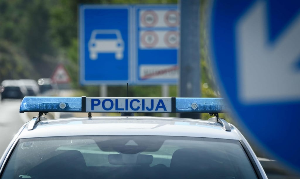 &lt;p&gt;Osobno vozilo je temeljem Zakona o sigurnosti prometa na cestama oduzeto i prevezeno u krug Policijske uprave, do donošenja odluke suda o prekršaju.&lt;/p&gt;