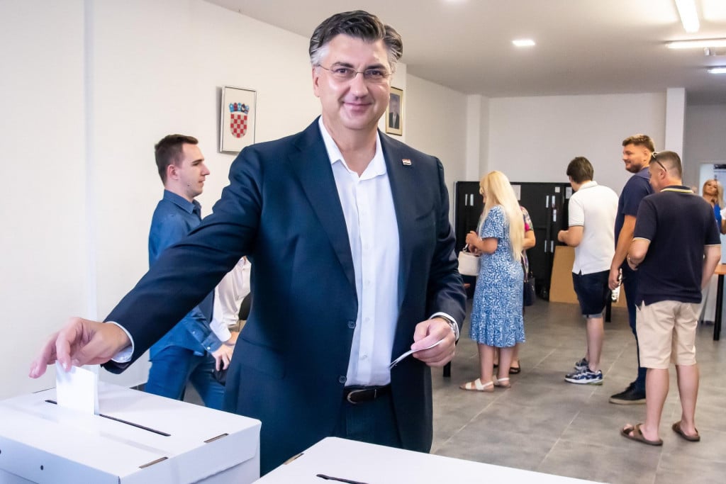 &lt;p&gt;Andrej Plenković, stari-novi predsjednik HDZ-a, na ovogodišnjem (samo)glasanju&lt;/p&gt;