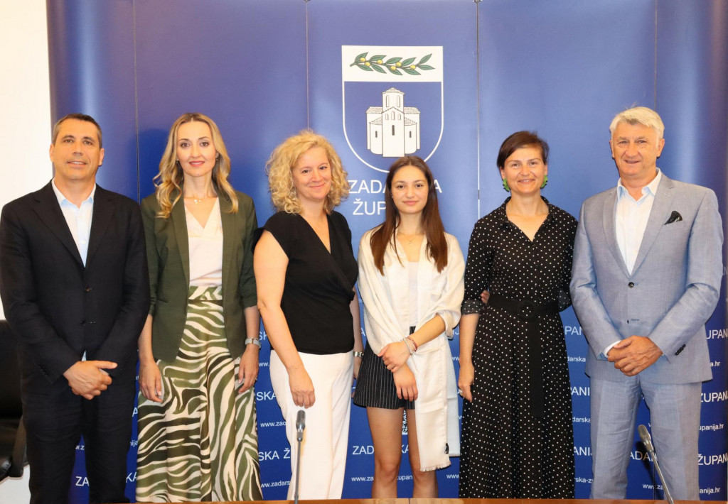 &lt;p&gt;Zadarski župan primio najbolju učenicu Helenu Klarić i njene mentore&lt;/p&gt;