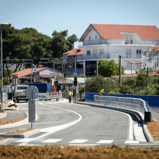 &lt;p&gt;Sitno se broji do završetka jednog od najvažnijih infrastrukturnih projekata u Vodicama. Riječ je o rekonstrukciji nekadašnje državne ceste D8, na kojoj su radovi počeli još u listopadu prošle godine.&lt;/p&gt;