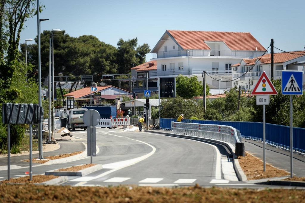 &lt;p&gt;Sitno se broji do završetka jednog od najvažnijih infrastrukturnih projekata u Vodicama. Riječ je o rekonstrukciji nekadašnje državne ceste D8, na kojoj su radovi počeli još u listopadu prošle godine.&lt;/p&gt;