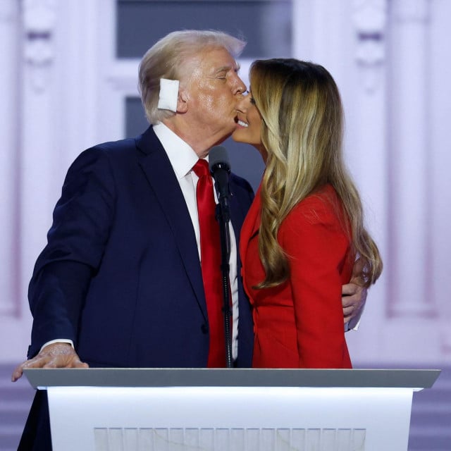 &lt;p&gt;MILWAUKEE, WISCONSIN - JULY 18: Republican presidential nominee, former U.S. President Donald Trump kisses former first lady Melania Trump after officially accepting the Republican presidential nomination on stage on the fourth day of the Republican National Convention at the Fiserv Forum on July 18, 2024 in Milwaukee, Wisconsin. Delegates, politicians, and the Republican faithful are in Milwaukee for the annual convention, concluding with former President Donald Trump accepting his party‘s presidential nomination. The RNC takes place from July 15-18. Chip Somodevilla/Getty Images/AFP (Photo by CHIP SOMODEVILLA/GETTY IMAGES NORTH AMERICA/Getty Images via AFP)&lt;/p&gt;