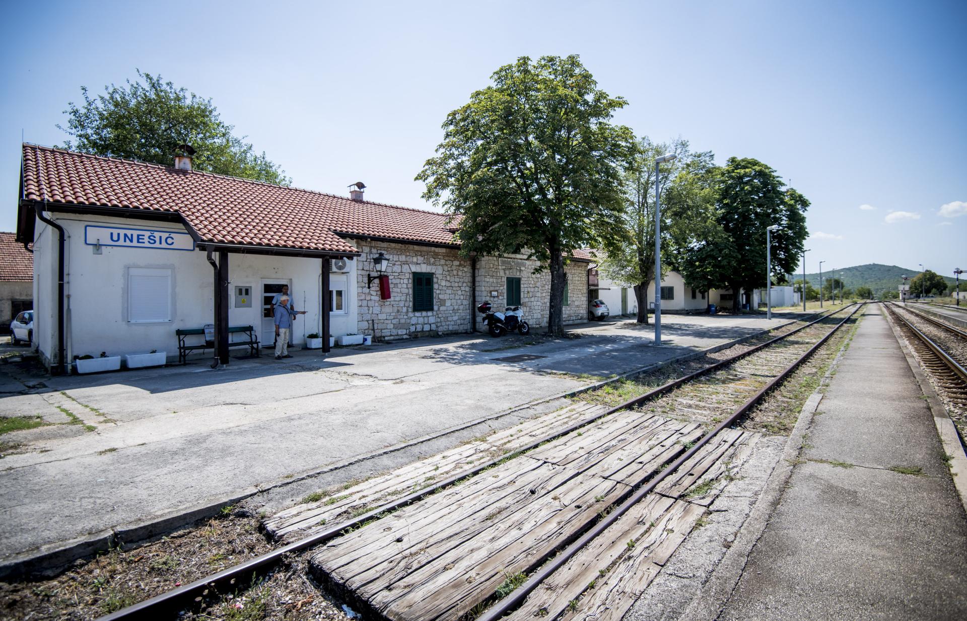 Slobodna Dalmacija Usred Ljeta H Ove Tra Nice Raste U Se Poput