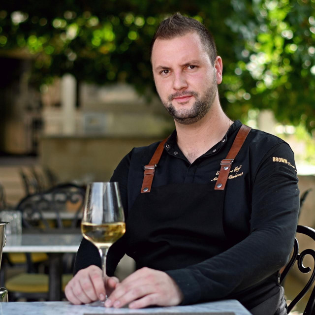 &lt;p&gt;Adrian Marković, chef iz Marine kod Trogira&lt;br&gt;
&lt;br&gt;
&lt;br&gt;
 &lt;/p&gt;