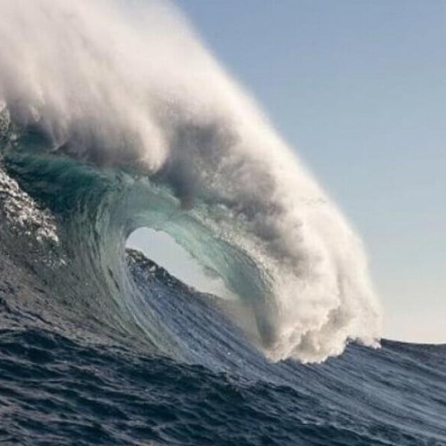 &lt;p&gt;Divlji valovi ili tzv. rogue waves&lt;/p&gt;