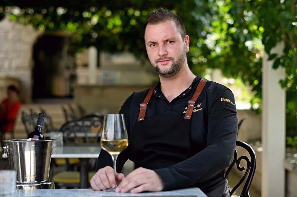 &lt;p&gt;Adrian Marković, chef iz Marine kod Trogira&lt;br&gt;
&lt;br&gt;
&lt;br&gt;
 &lt;/p&gt;