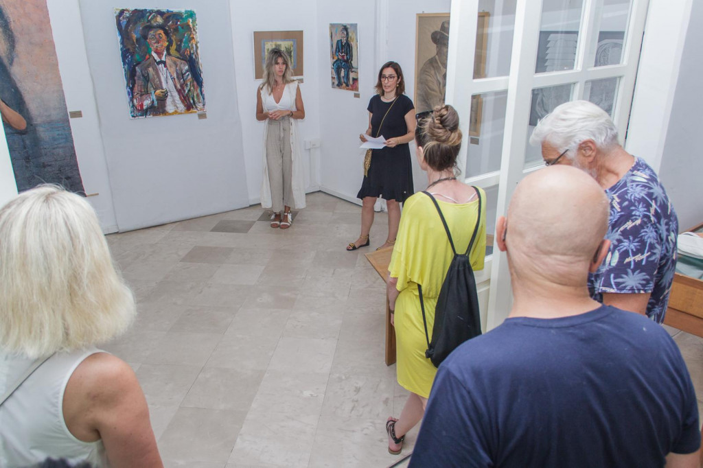&lt;p&gt;Otvorena izložba dubrovačkih umjetnika ”Slatki i grki Vojnovićev fundus”&lt;/p&gt;