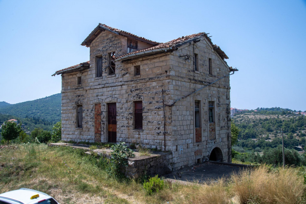 &lt;p&gt;Mnogi i danas misle da je derutna zgrada na Obodu nekad bila željeznička stanica&lt;/p&gt;