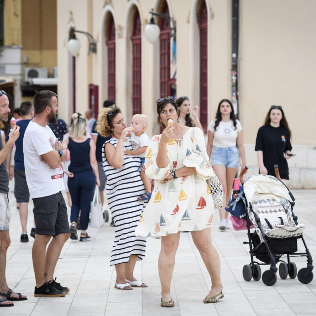 &lt;p&gt;Sibenik, 230724.&lt;br&gt;
I danas će se osvježenje tražiti u - sladoledu&lt;br&gt;