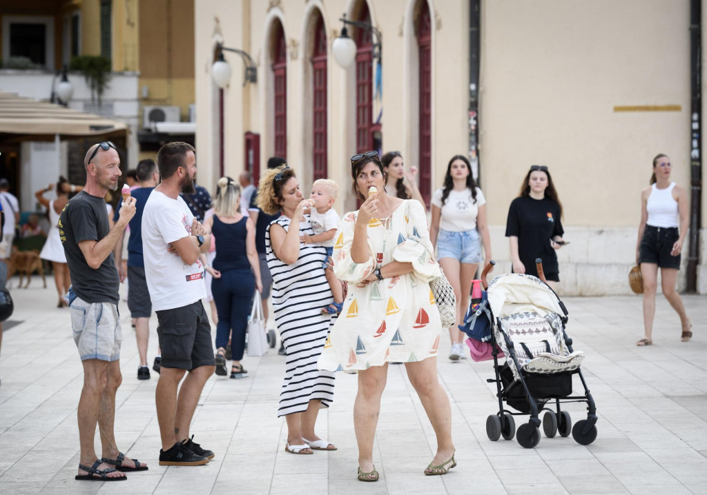 &lt;p&gt;Sibenik, 230724.&lt;br&gt;
I danas će se osvježenje tražiti u - sladoledu&lt;br&gt;