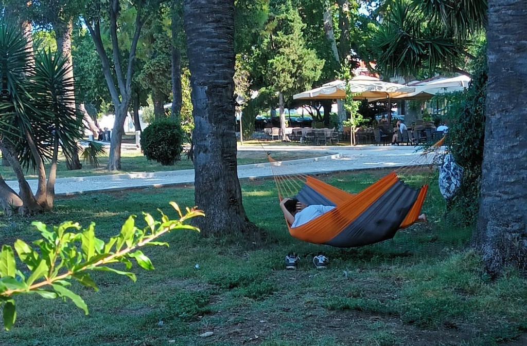 &lt;p&gt;Mreža za spavanje na rivi&lt;/p&gt;