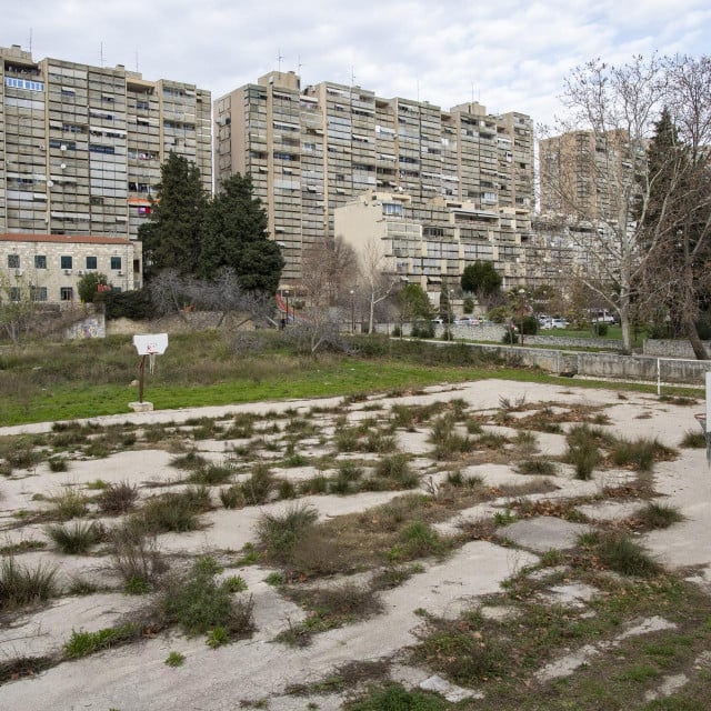 &lt;p&gt;Zapušteno igralište na Trsteniku&lt;/p&gt;