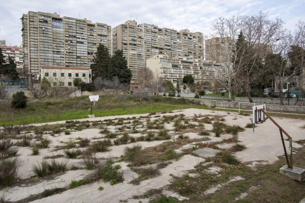 &lt;p&gt;Zapušteno igralište na Trsteniku&lt;/p&gt;