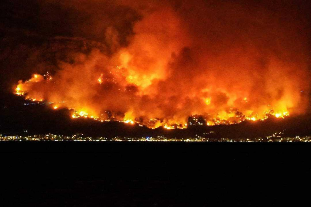 &lt;p&gt;Pogled s Hvara na stravičan požar u Gornjim Tučepima &lt;/p&gt;