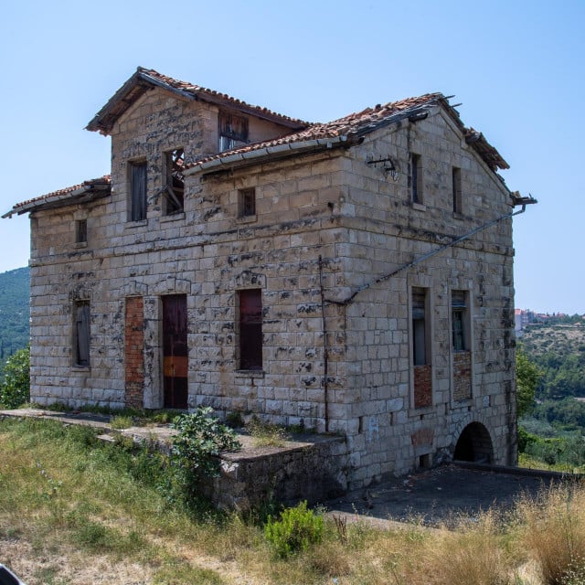 &lt;p&gt;Mnogi i danas misle da je derutna zgrada na Obodu nekad bila željeznička stanica&lt;/p&gt;