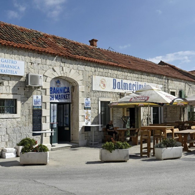 &lt;p&gt;Zgrada ‘Dalmacijavina‘ u Kaštel Starom&lt;/p&gt;