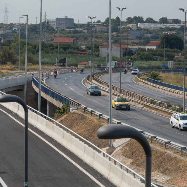 &lt;p&gt;Neotvoreni novi spoj Jadranske magistrale (splitsko-solinske obilaznice) i Matoševe ulice u Solinu (kod Gullivera i Mercatora)&lt;/p&gt;