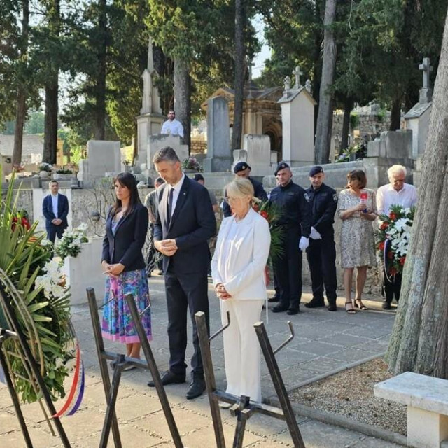 &lt;p&gt;U znak sjećanja na poginule branitelje i civilne žrtve&lt;/p&gt;