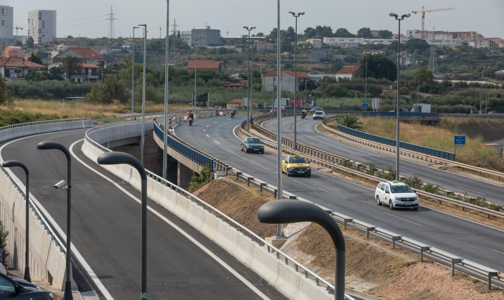 &lt;p&gt;Neotvoreni novi spoj Jadranske magistrale (splitsko-solinske obilaznice) i Matoševe ulice u Solinu (kod Gullivera i Mercatora)&lt;/p&gt;