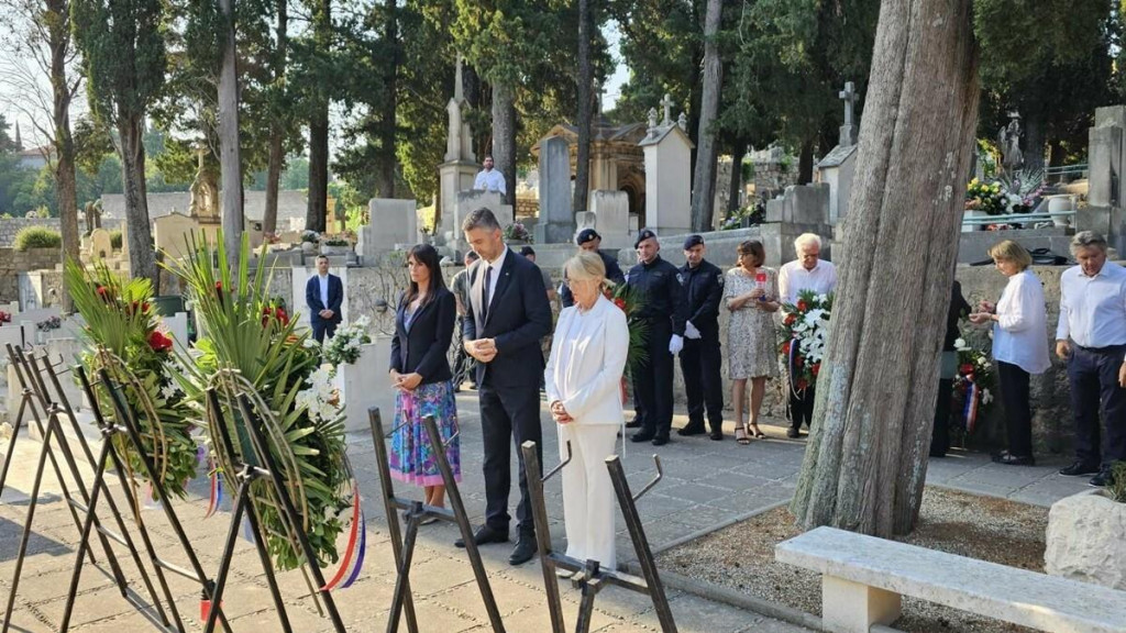 &lt;p&gt;U znak sjećanja na poginule branitelje i civilne žrtve&lt;/p&gt;