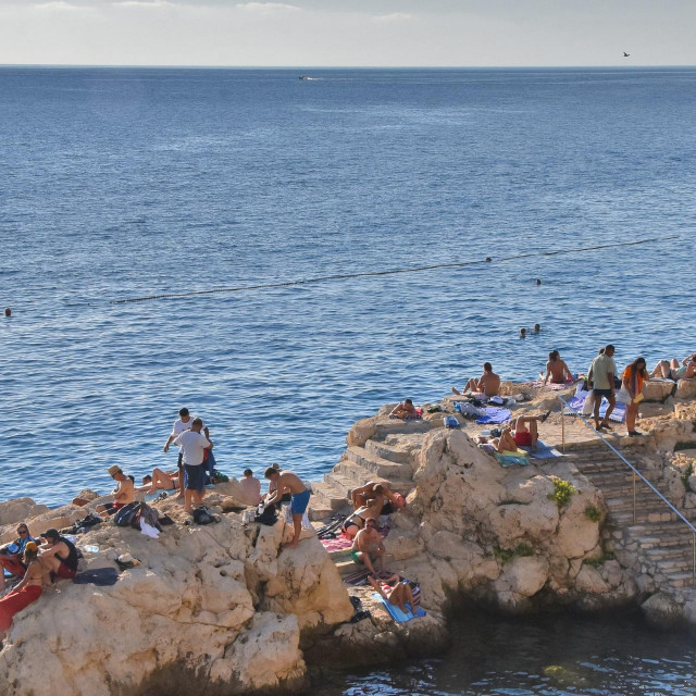 &lt;p&gt;Zaštitari su prvi zatekli inozemnoga gosta kako snima maloljetnike u turističkoj zoni u Rovinju &lt;/p&gt;