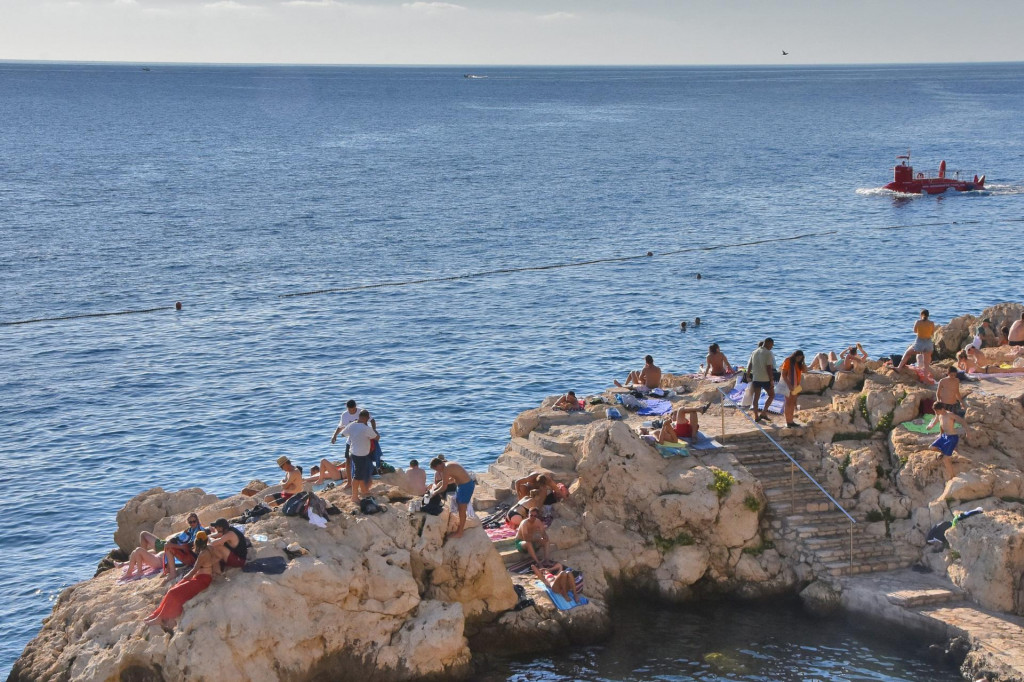 &lt;p&gt;Zaštitari su prvi zatekli inozemnoga gosta kako snima maloljetnike u turističkoj zoni u Rovinju &lt;/p&gt;