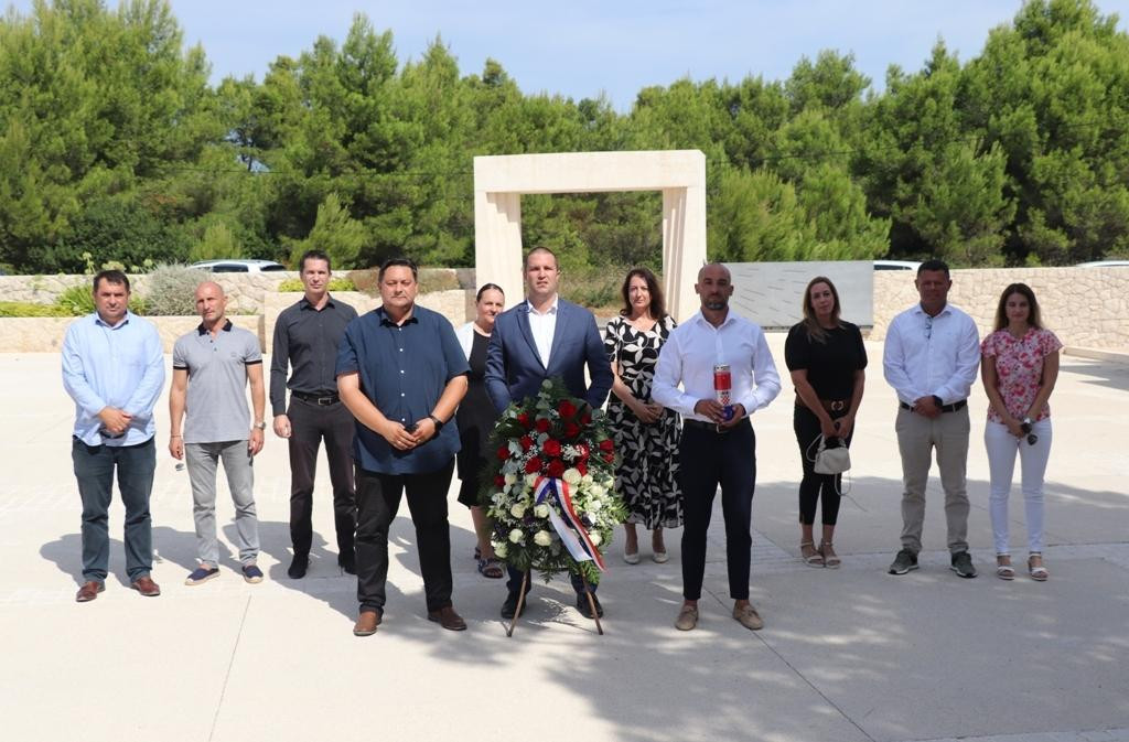 &lt;p&gt;Polaganje vijenaca povodom Dana pobjede i domovinske zahvalnosti i Dana hrvatskih branitelja&lt;/p&gt;