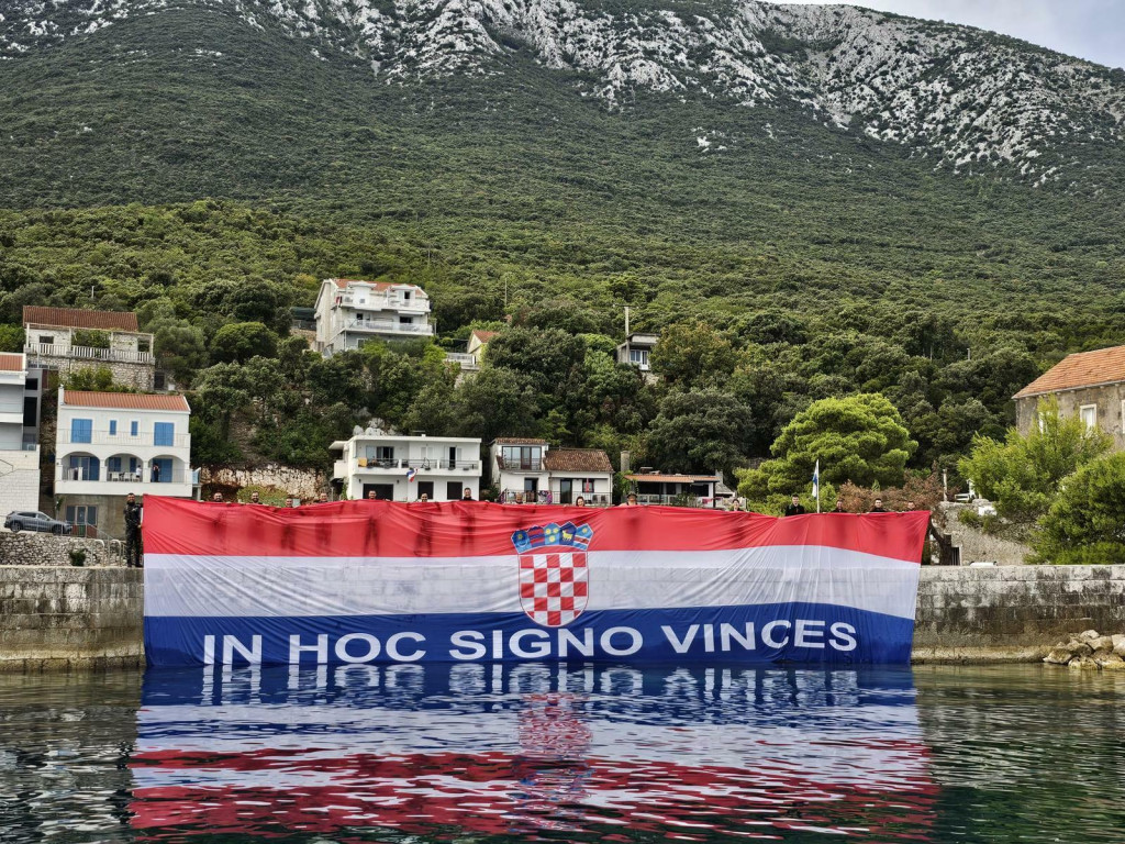 &lt;p&gt;ERK Leut Blace razvio je hrvatski barjak u podmorju &lt;/p&gt;