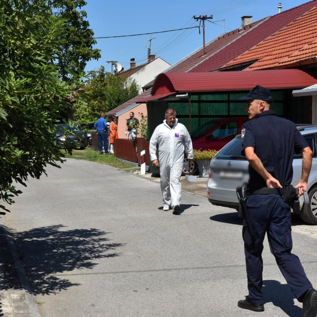 &lt;p&gt;Forenzičari i policija intenzivno istražuju uzrok smrti i ranjavanja mlađih muškaraca u Slavonskome Brodu&lt;/p&gt;