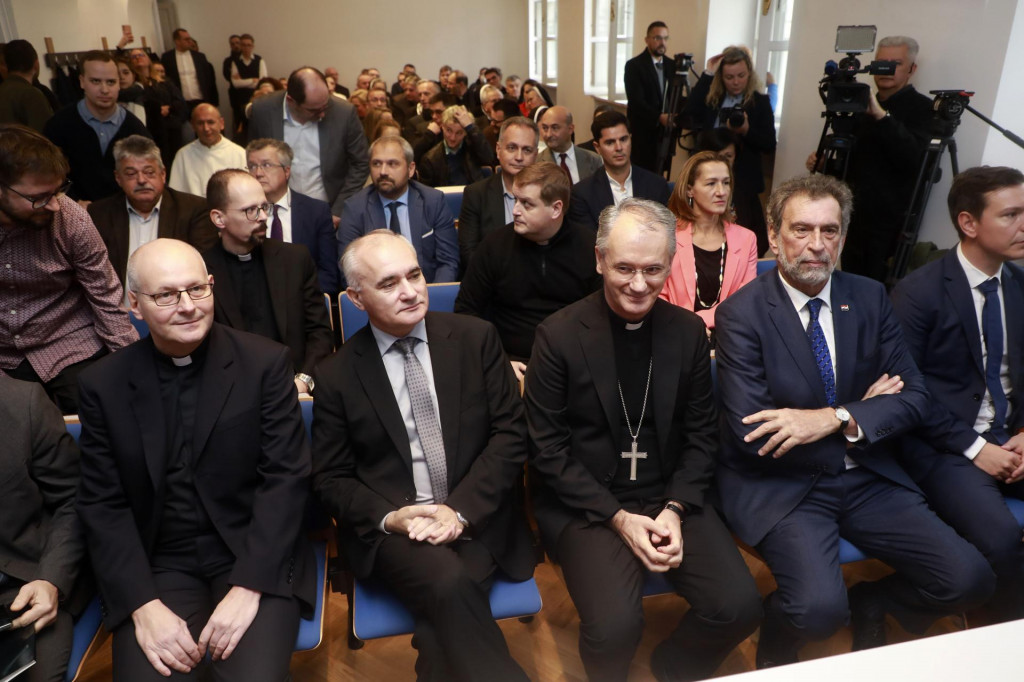 &lt;p&gt;Josip Šimunović, Stjepan Lakušić, Dražen Kutleša i Radovan Fuchs u novoobnovljenoj zgradi KBF-a u Zagrebu&lt;br&gt;