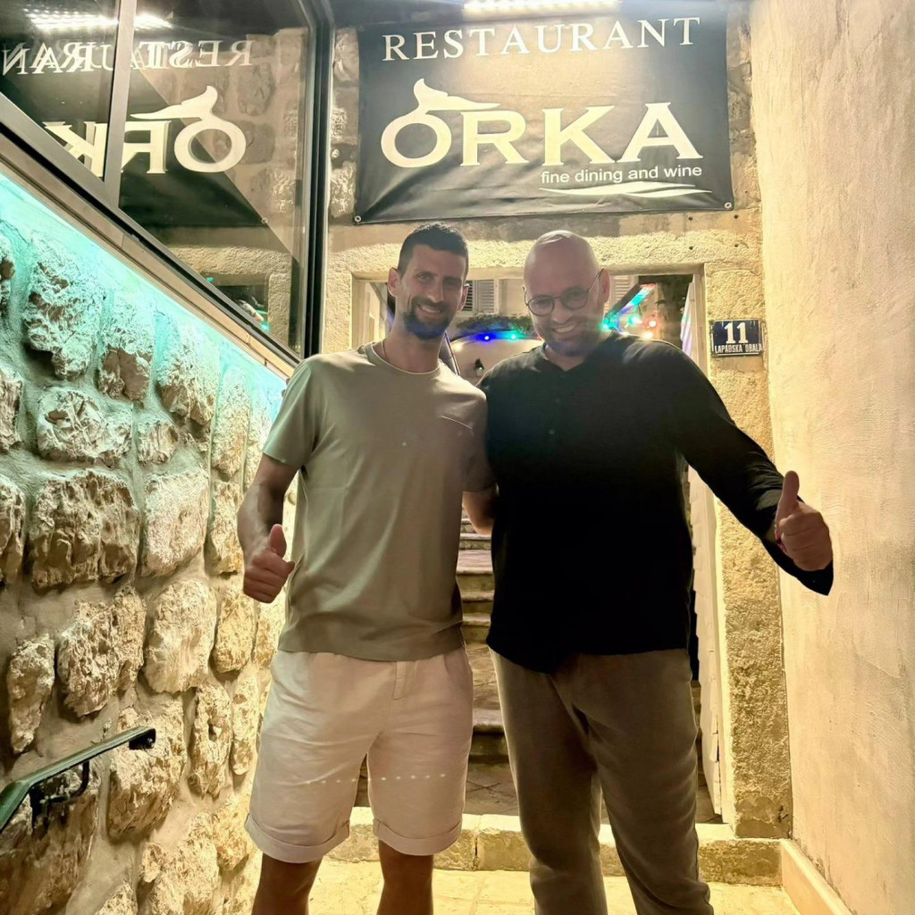 &lt;p&gt;Novak Đoković ispred restorana Orka na Lapadskoj obali&lt;/p&gt;