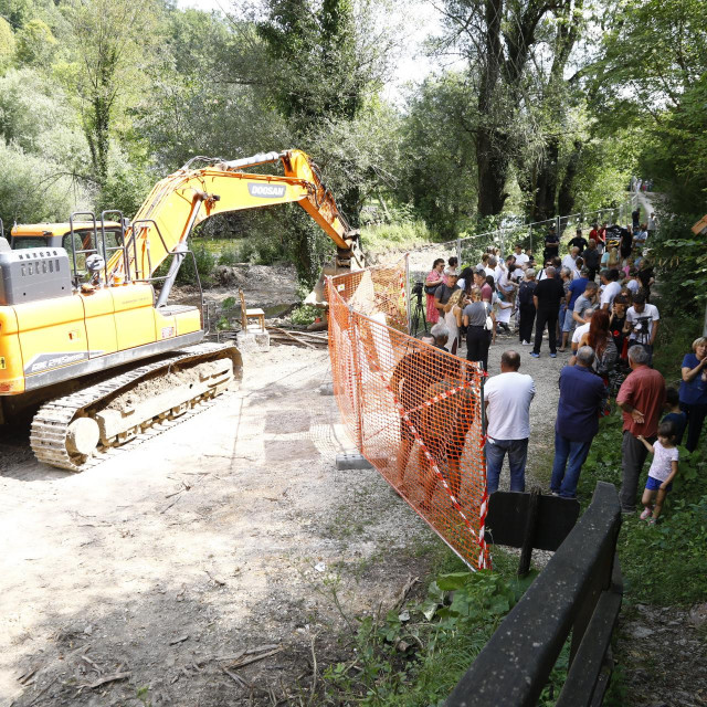 &lt;p&gt;Donja Suvaja, 250724.&lt;br&gt;
Vrelo na rijeci Uni kod Srba, gdje se trenutno odvijaju radovi na izgradnji male hidroelektrane, koji ostavljaju devastirajuce posljedice na okolis.&lt;br&gt;