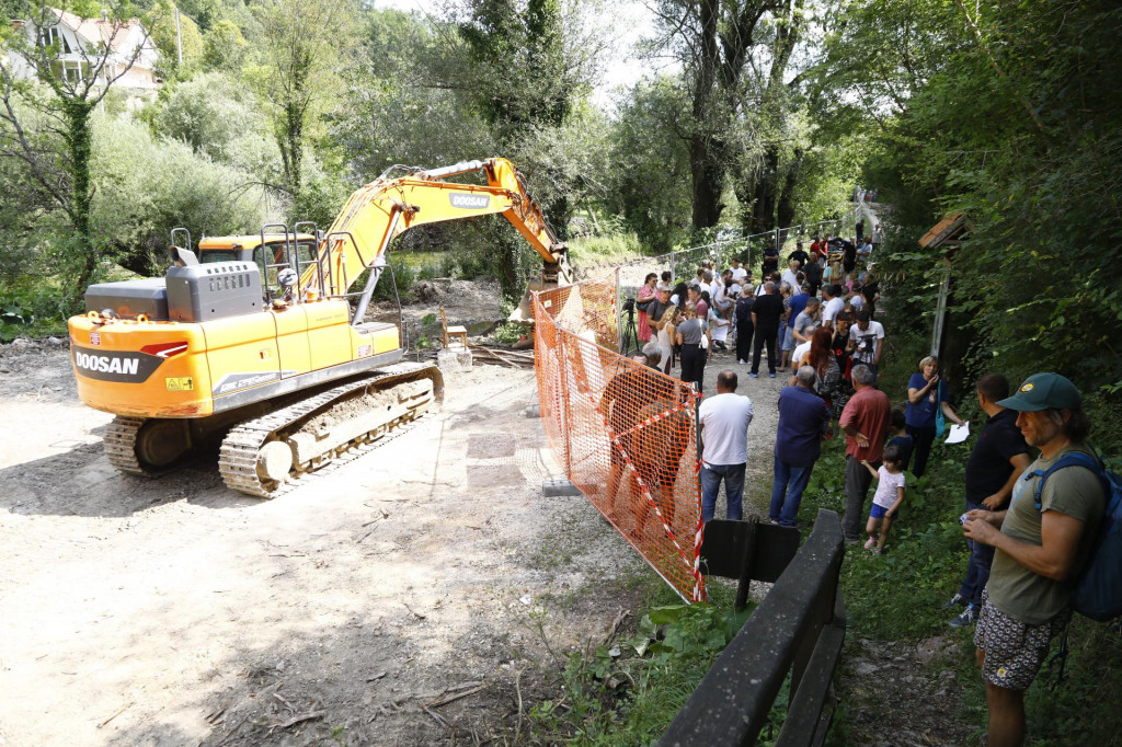 &lt;p&gt;Donja Suvaja, 250724.&lt;br&gt;
Vrelo na rijeci Uni kod Srba, gdje se trenutno odvijaju radovi na izgradnji male hidroelektrane, koji ostavljaju devastirajuce posljedice na okolis.&lt;br&gt;