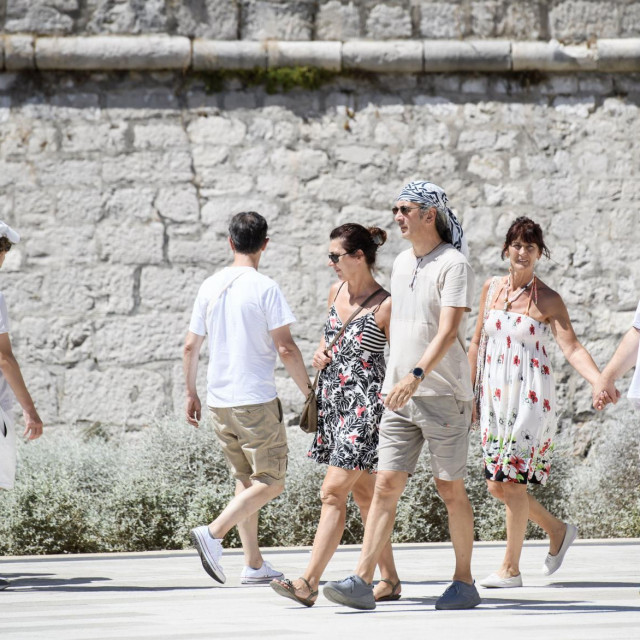 &lt;p&gt;Sibenik, 110824.&lt;br&gt;
Unatoc vrucini grad je pun turista.&lt;br&gt;