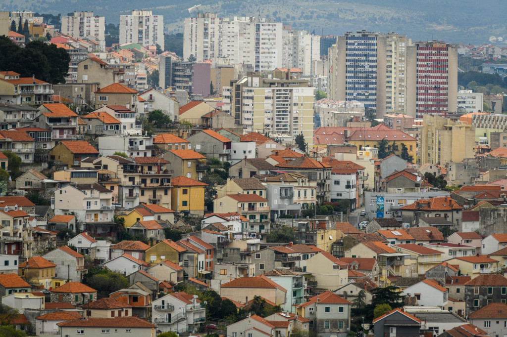 &lt;p&gt;&lt;br&gt;
Pogled na grad Sibenik, gradske cetvrti sa vidikovca na brdu Smricnjak.&lt;br&gt;
 &lt;/p&gt;