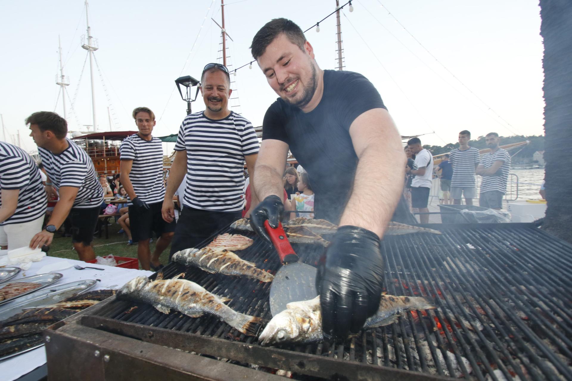 Slobodna Dalmacija Ribarska Ve Er U Makarskoj Odga A Se Zbog Najavljenog Pogor Anja Vremena