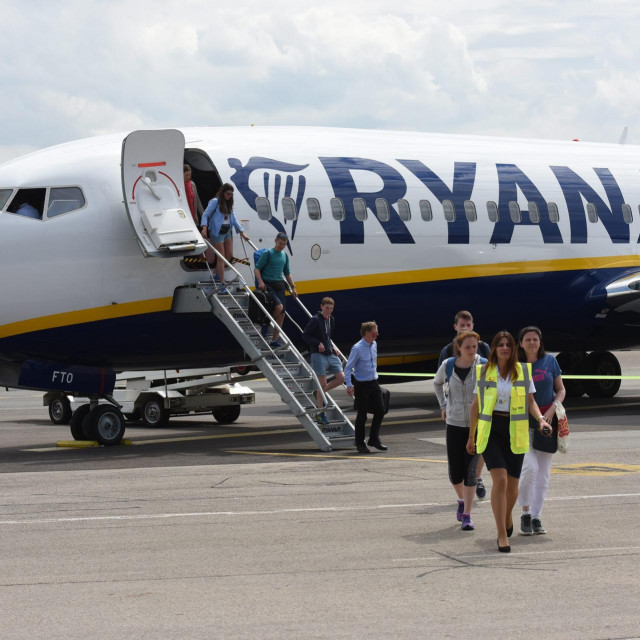 &lt;p&gt;Zemunik, 070617.&lt;br&gt;
Najveca europska niskotarifna kompanija Ryanair i Zracna luka Zadar danas je obiljezila dolazak 2,000.000 putnika koliko je s Ryanairom prevezeno od pocetka suradnje sa Zadarskom zracnom lukom. Na prigodnoj svecanosti nazocili su direktorica Zracne luke Zadar Irena Cosic, voditeljica marketinga i prodaje za istocni Mediteran Ryanaira Dimitra Apatsidou.&lt;br&gt;