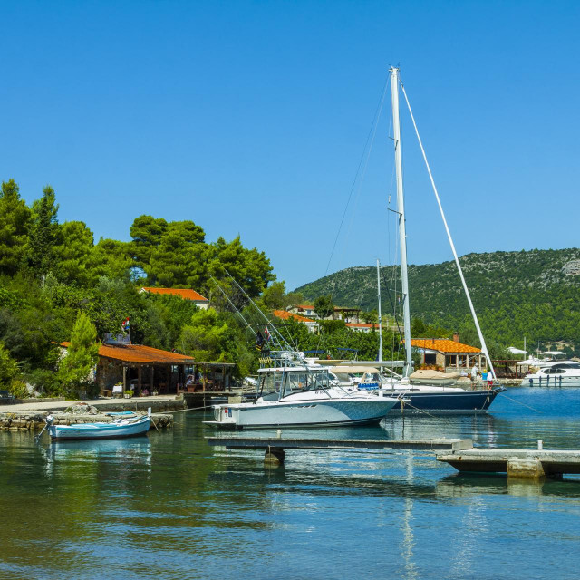 &lt;p&gt;Uvala Kobaš na Pelješcu omiljena je destinacija nautičara&lt;/p&gt;