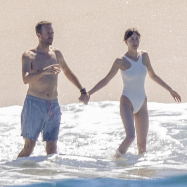 &lt;p&gt;Dakota Johnson i Chris Martin u veljači ove godine na odmoru u Meksiku&lt;/p&gt;