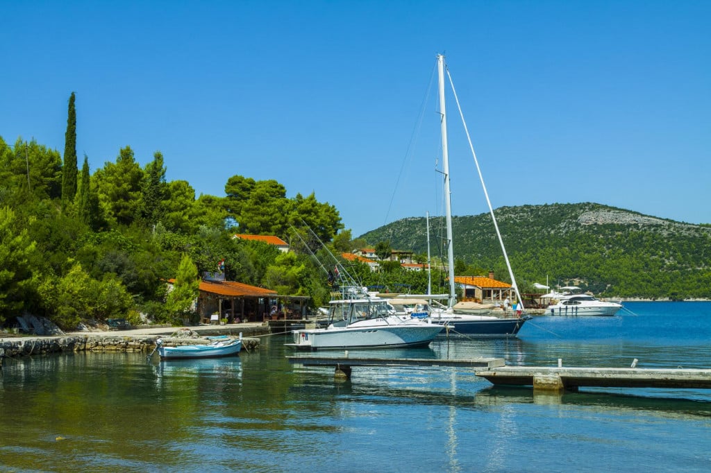 &lt;p&gt;Uvala Kobaš na Pelješcu omiljena je destinacija nautičara&lt;/p&gt;