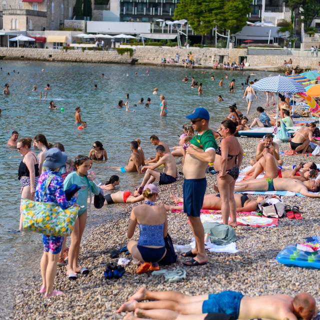 &lt;p&gt;Dubrovnik, 180824.&lt;br&gt;
Popodnevna atmosfera na setnici i plazi uvale Lapad.&lt;br&gt;