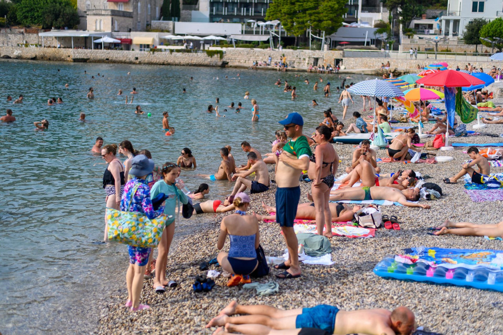 &lt;p&gt;Dubrovnik, 180824.&lt;br&gt;
Popodnevna atmosfera na setnici i plazi uvale Lapad.&lt;br&gt;