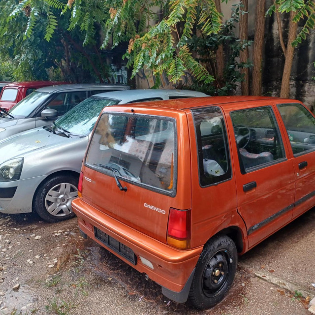 &lt;p&gt;Neregistrirani automobili koji su parkirani na javnoj površini - u kotaru Lovret je i ovaj narančasti Tico&lt;/p&gt;