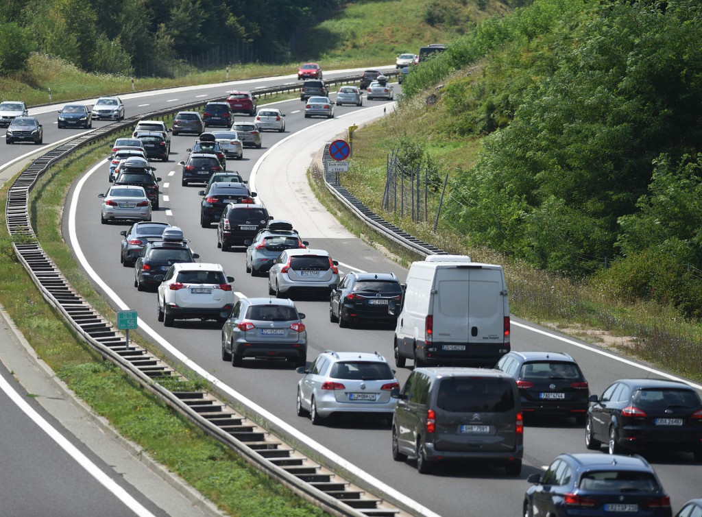 &lt;p&gt;Zbog prometne nesreće na A1 kod PUO Vukova Gorica u smjeru Dubrovnika kolona vozila je oko 18 km&lt;/p&gt;