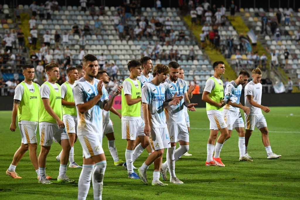 &lt;p&gt;Rijeka, 080824.&lt;br&gt;
Stadion Rujevica.&lt;br&gt;
Prva utakmica 3. pretkola nogometne UEFA Konferencijske lige HNK Rijeka - IF Elfsborg.&lt;br&gt;
Na fotografiji: igraci Rijeke.&lt;br&gt;